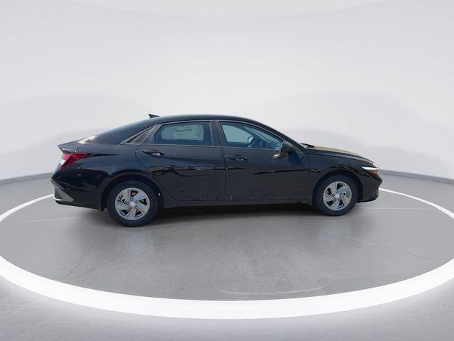 New 2026 Black Hyundai SE image 9