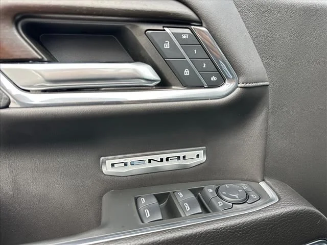 Used 2024 White GMC Denali image 25