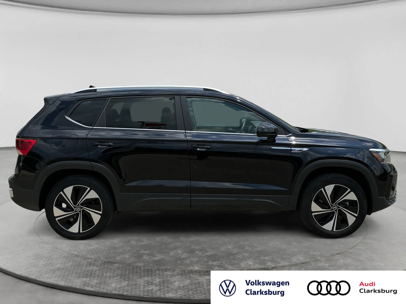 Used 2024 Deep Black Pearl Volkswagen SE image 4