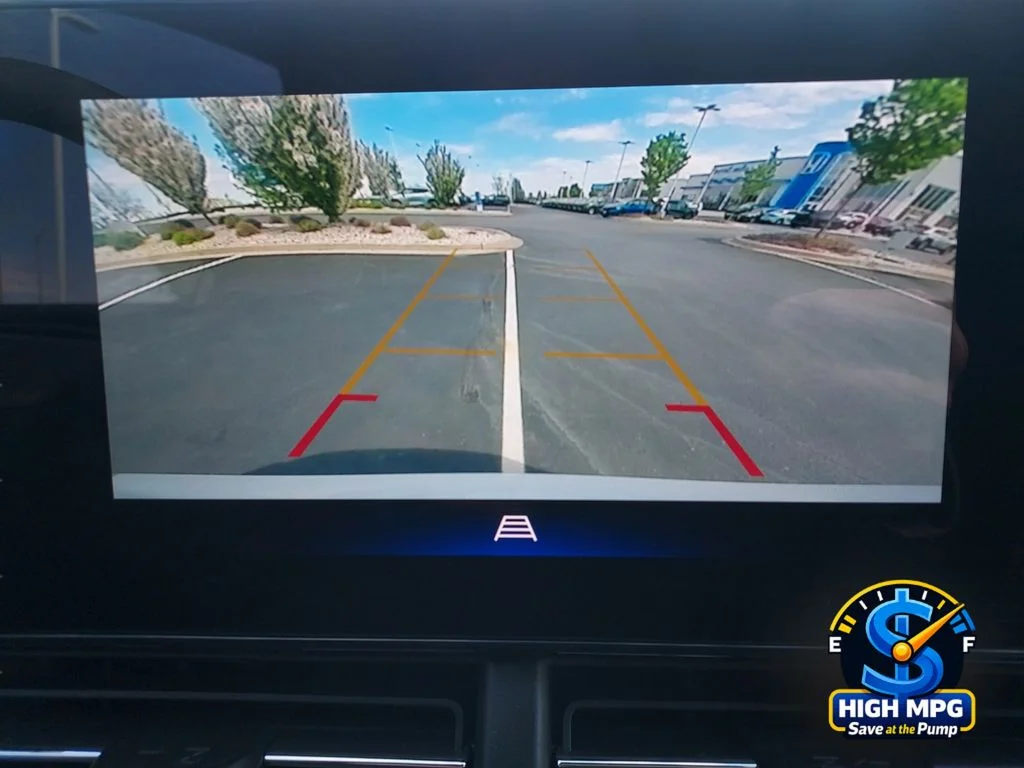 Used 2025 White Chevrolet LT image 18