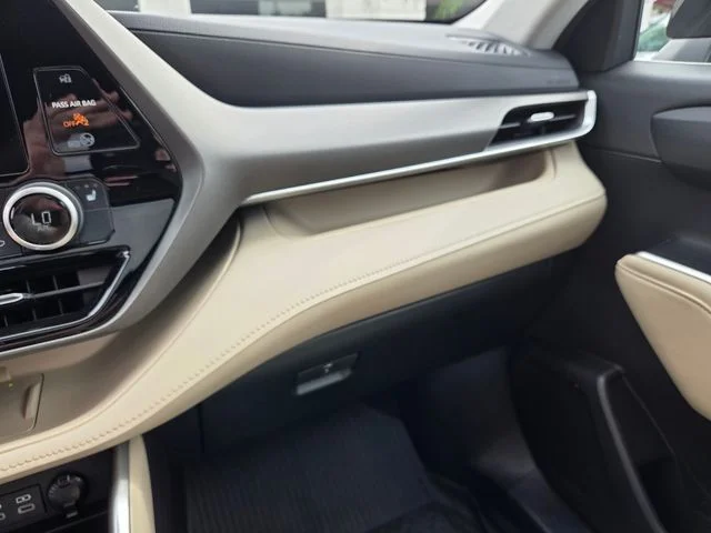 Certified Used 2023  Toyota XLE image 28