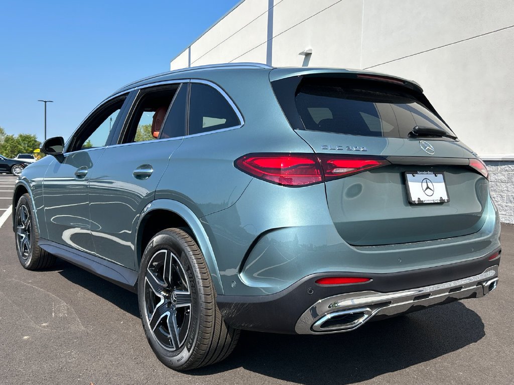 New 2027 Verde Silver Metallic Mercedes-Benz GLC 300 image 43