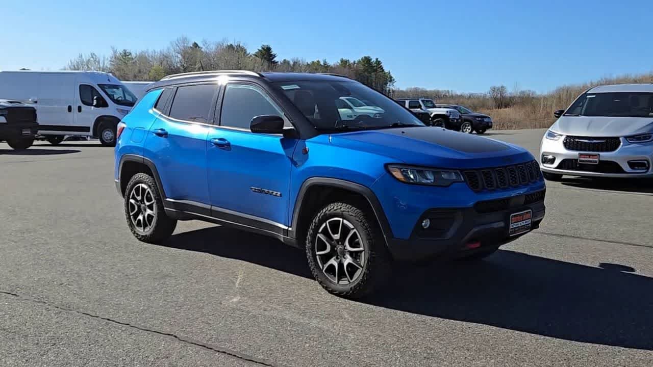 Used 2025 Hydro Blue Pearlcoat Jeep Trailhawk image 2