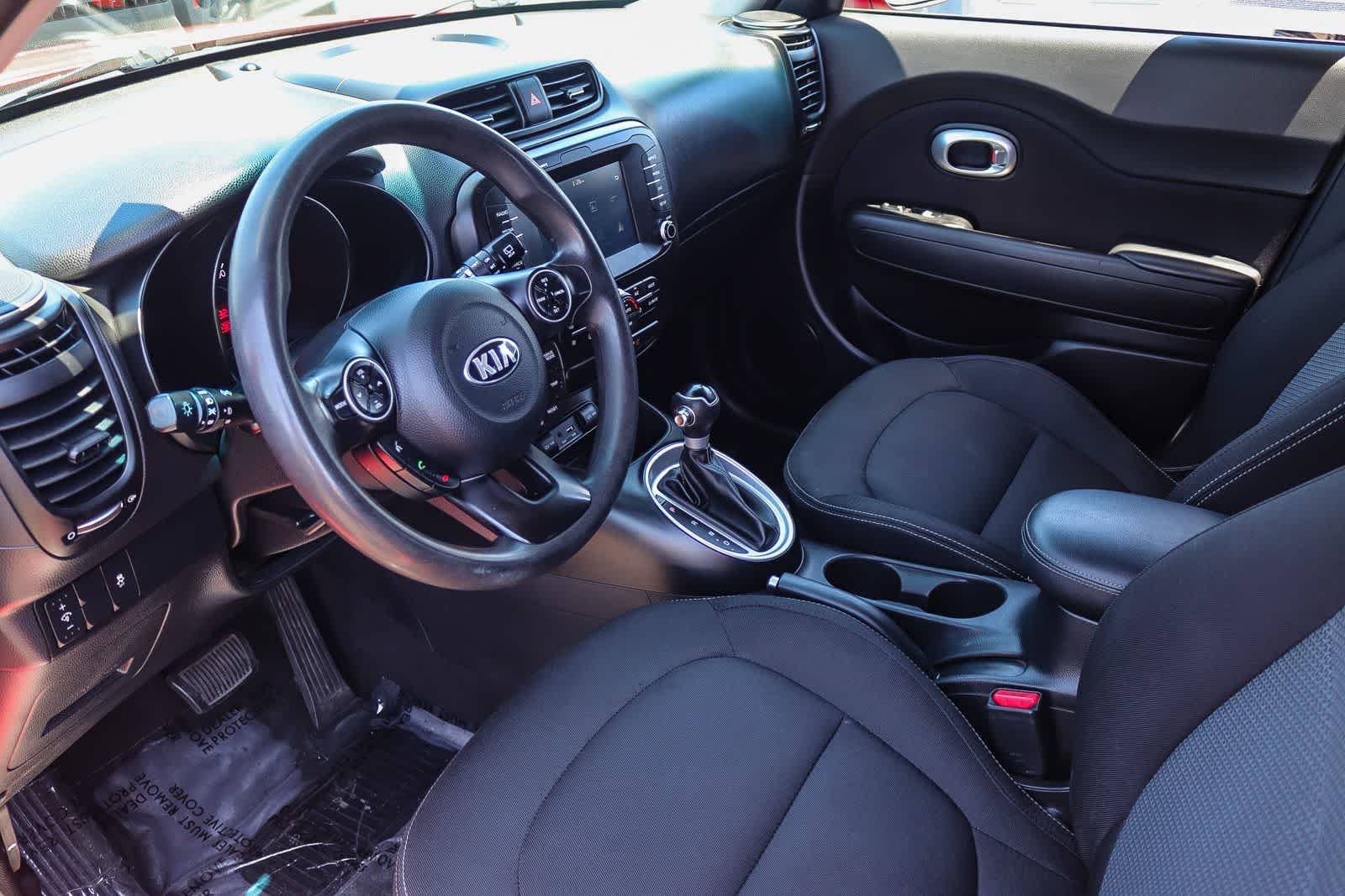 Used 2018 Inferno Red Kia + image 16