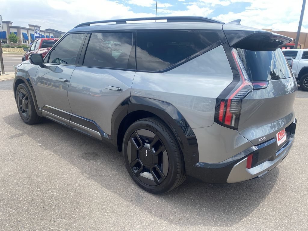 Used 2024 Pebble Gray Kia GT-Line image 3