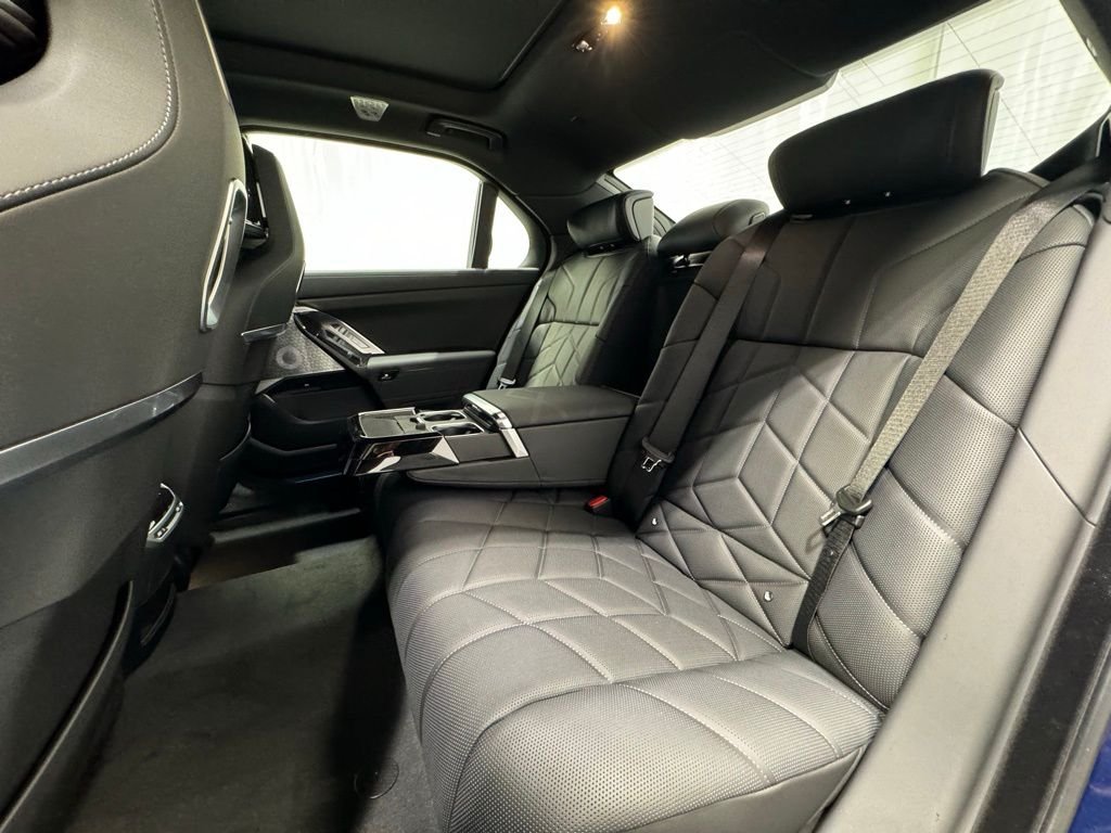 Used 2026 Blue BMW xDrive60 image 19