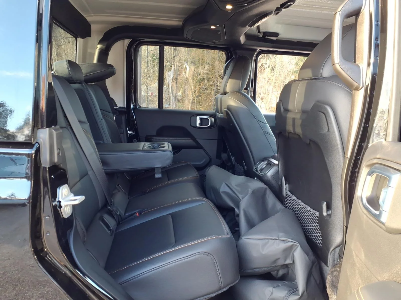 New 2026 Black Clear-Coat Exterior Paint Jeep Sahara image 5