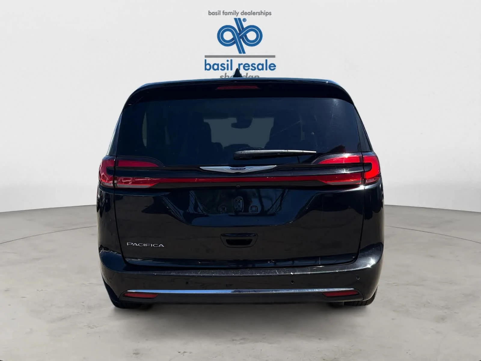 Used 2023 Brilliant Black Crystal Pearlcoat Chrysler Touring L image 5