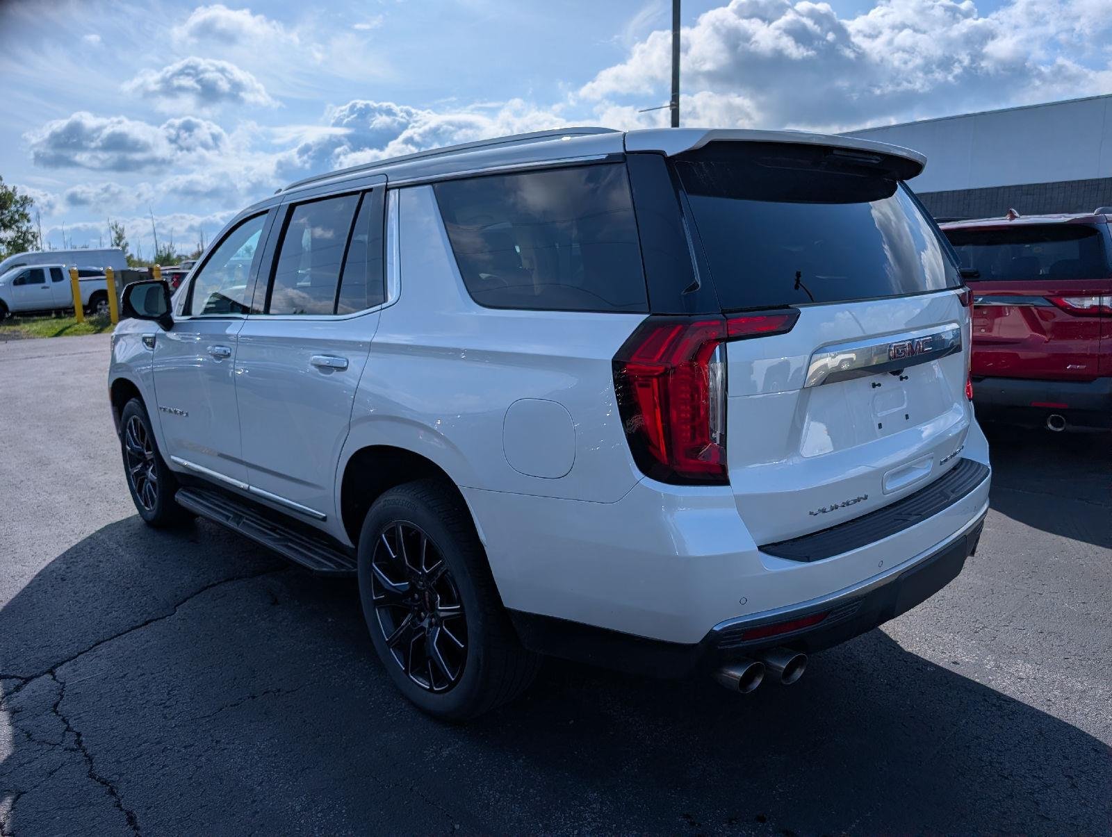 Used 2023 White Frost Tricoat GMC Denali image 6