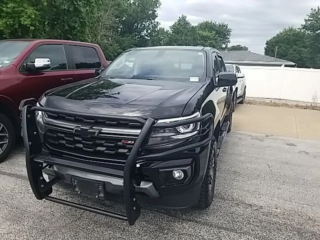 Used 2022 Black Chevrolet Z71 image 12