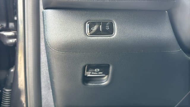 Used 2025 Gray Lincoln Reserve image 22