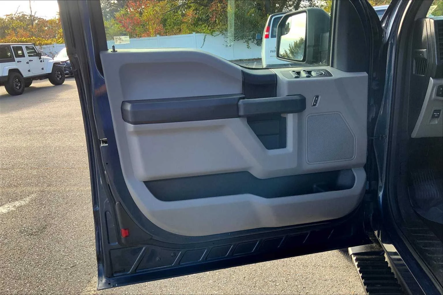 Used 2018 Blue Jeans Metallic Ford XL image 22