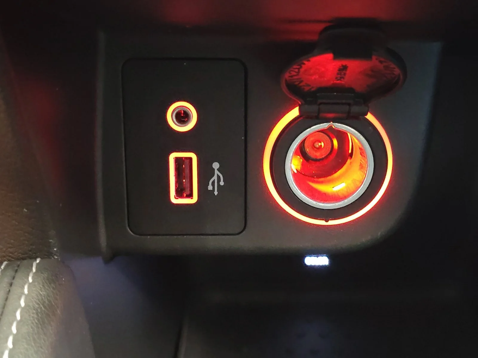 Used 2019 Super Black Nissan SR image 20