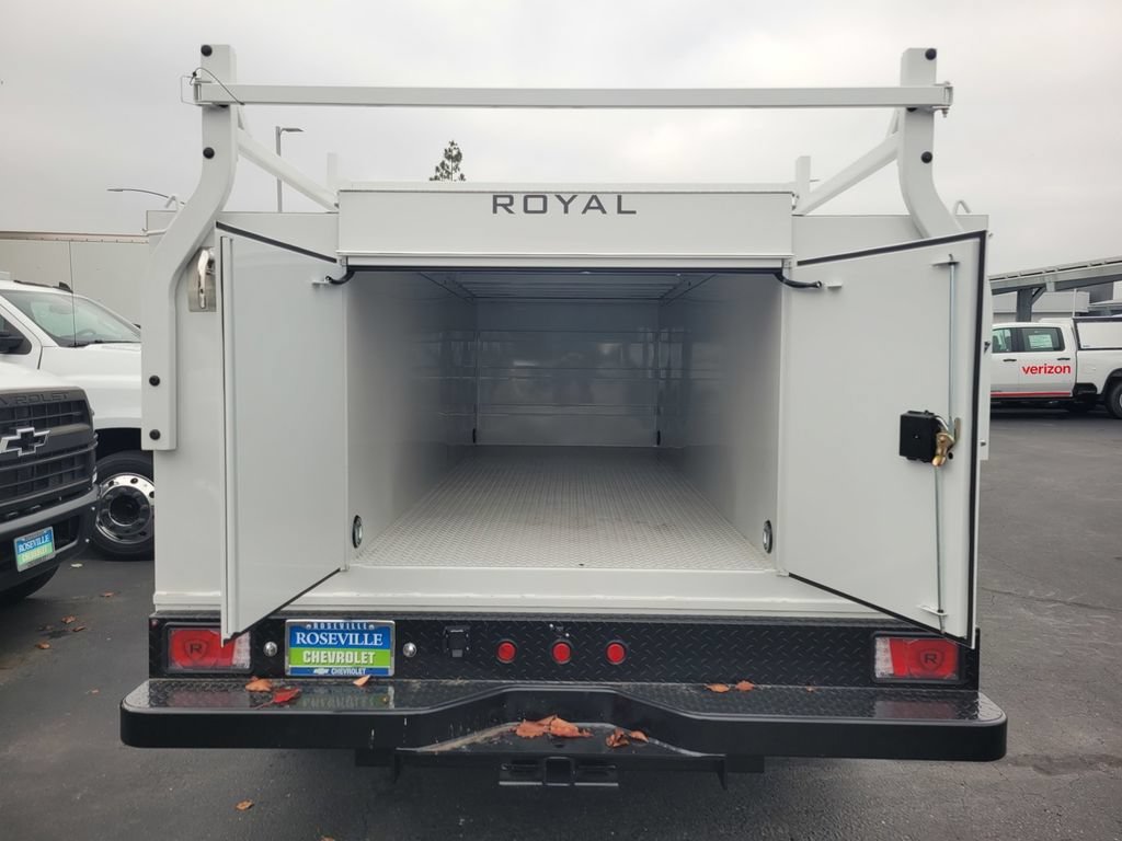 2025 Chevrolet Silverado 3500 HD Chassis Cab Work Truck view 6