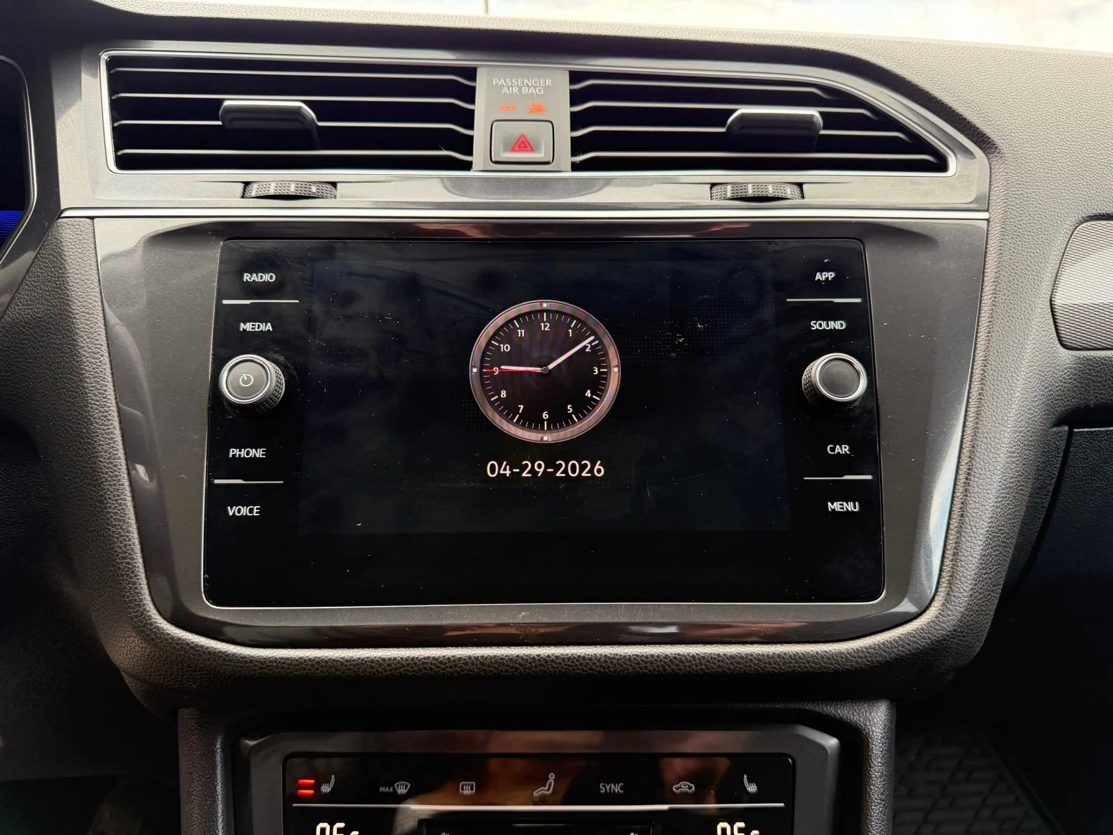 Used 2022  Volkswagen 2.0T SE image 19