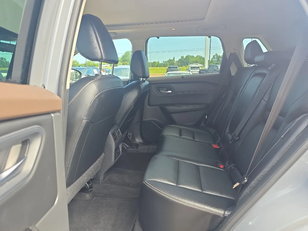 Used 2023 Boulder Gray Pearl Nissan SL image 9