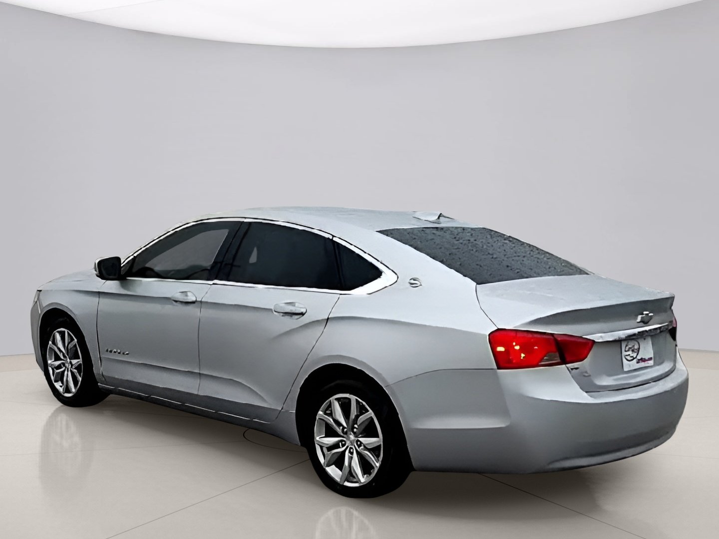 Used 2018 Silver Chevrolet LT image 9