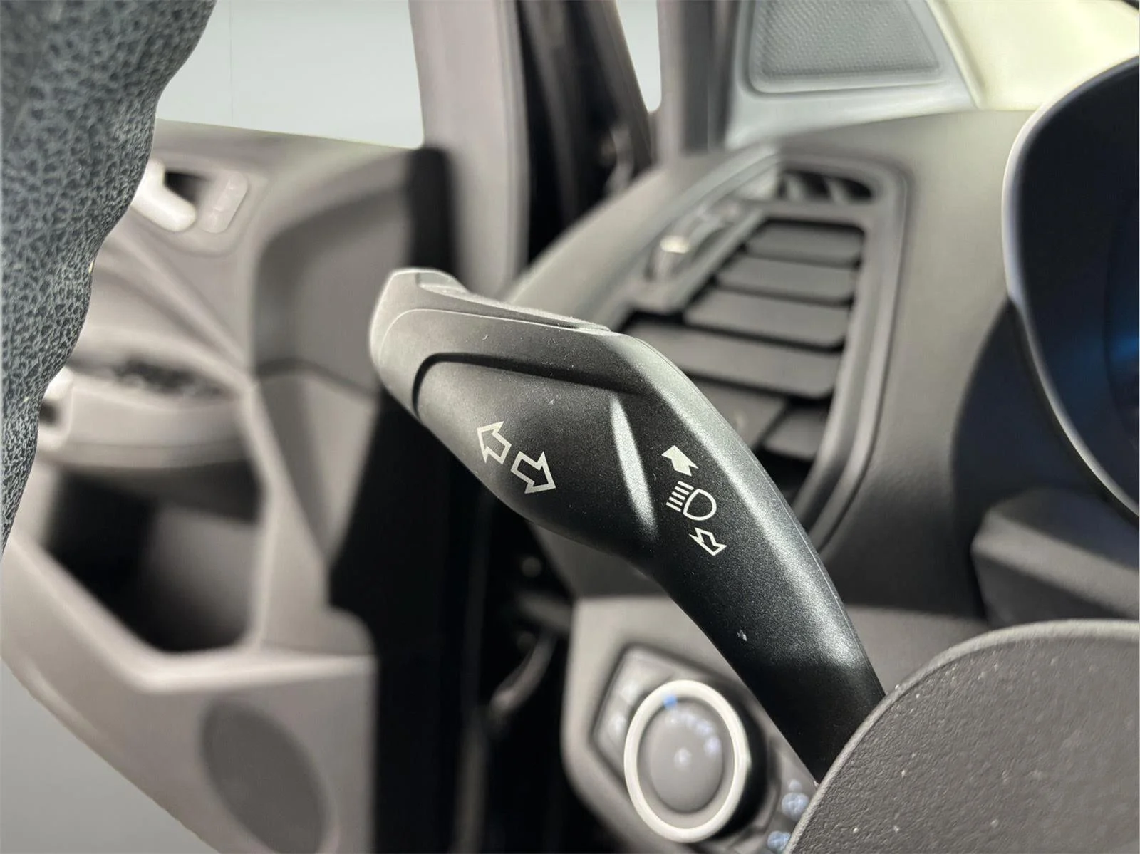 Used 2016 Shadow Black Ford SE image 30