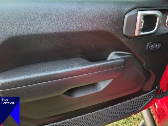 Used 2023 Red Jeep Sport S image 12