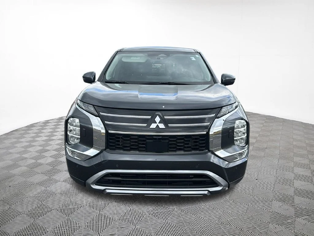Used 2025 Gray Mitsubishi SE 2.5 S-AWC image 3