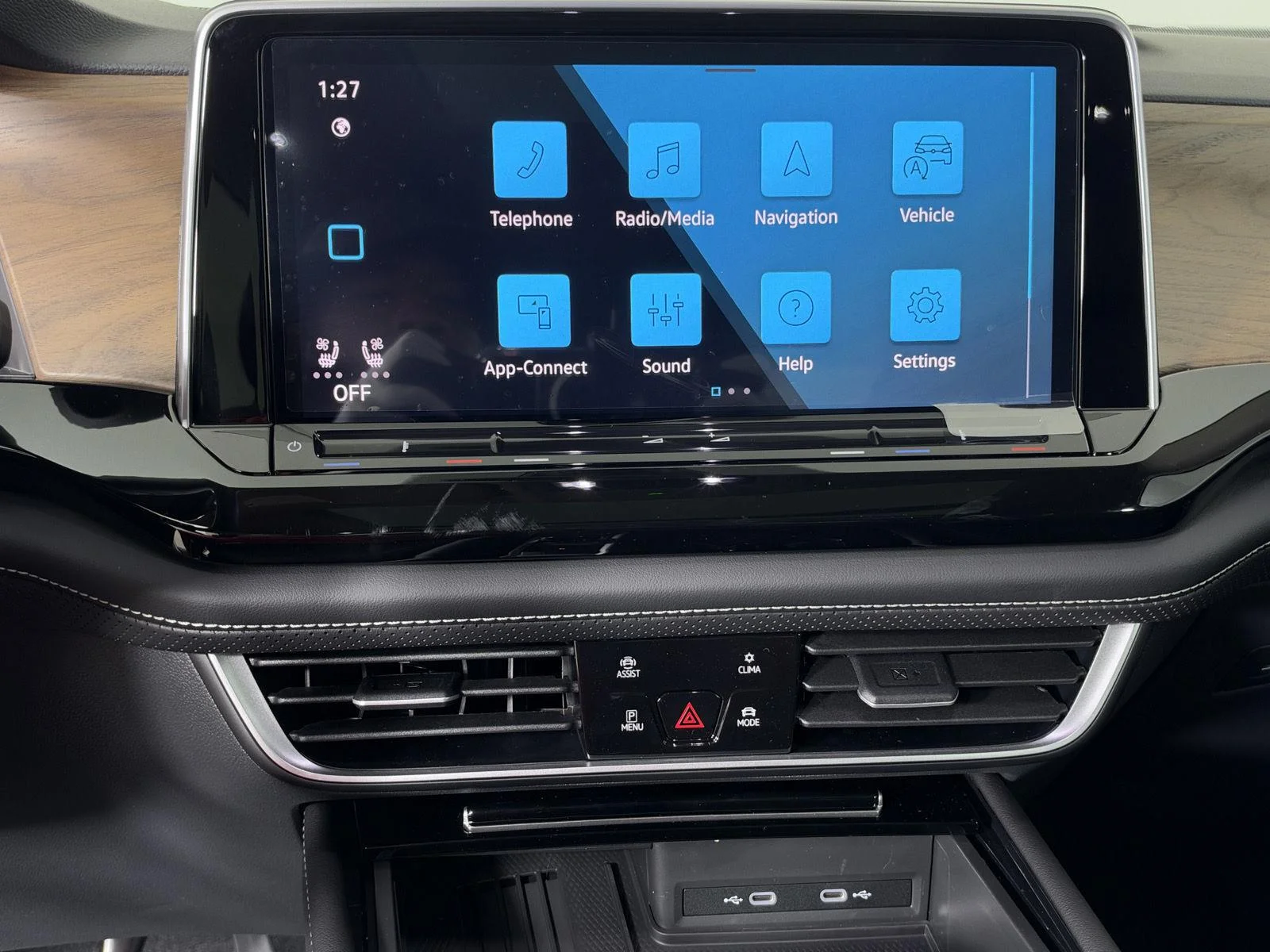 New 2026 Pure Gray Volkswagen 2.0T SE w/Technology image 31