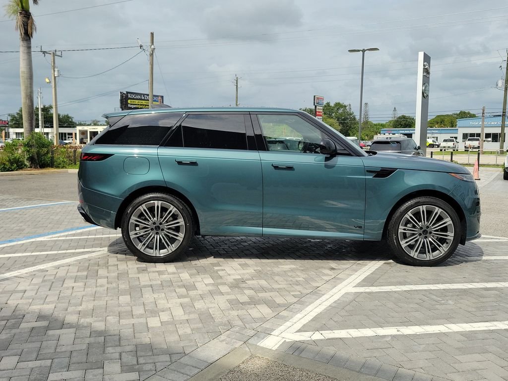 New 2026 Giola Green Land Rover Dynamic SE image 6