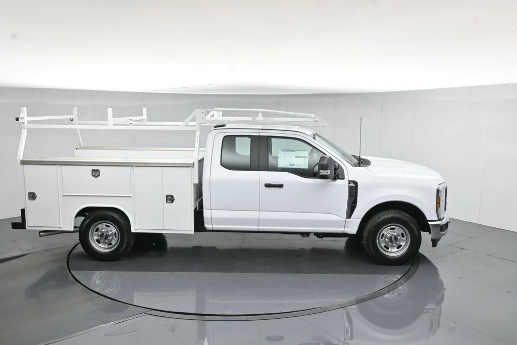 New 2026 Oxford White Ford XL image 44
