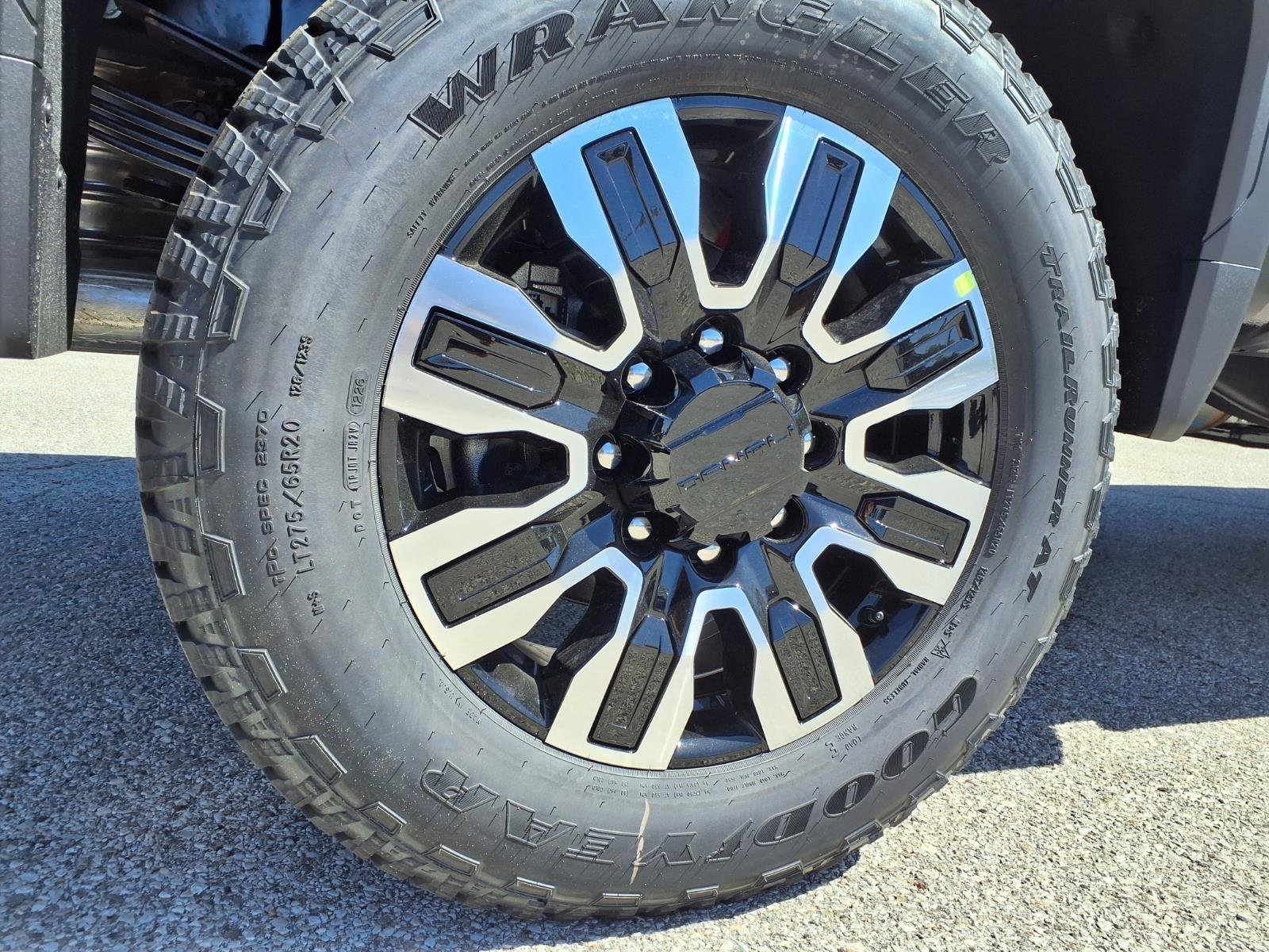 New 2026 Onyx Black GMC Denali Ultimate image 25