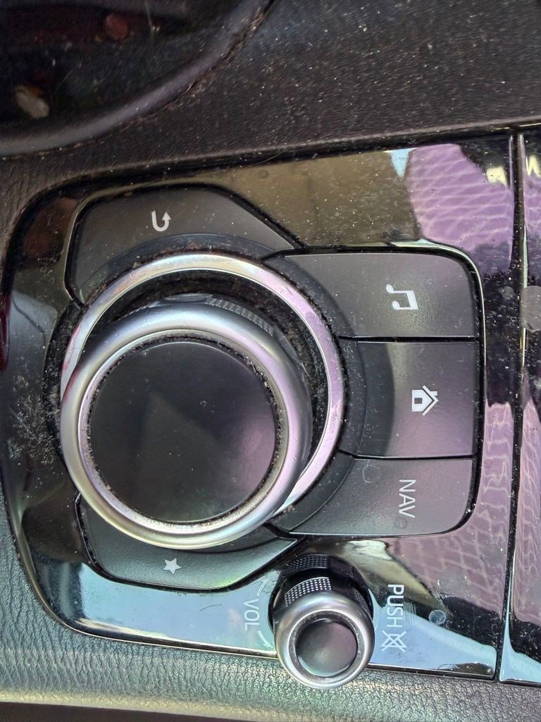 Used 2016 White Mazda i Sport image 16