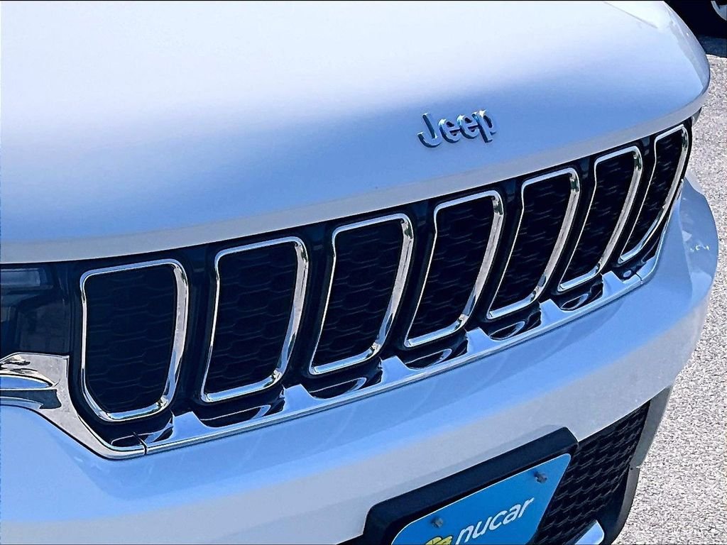 Used 2023 White Jeep 4xe image 31