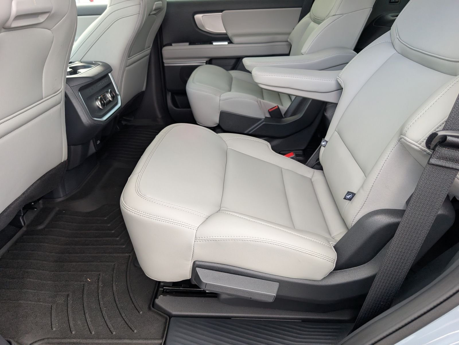 New 2026 Space Silver Metallic Ford Active image 27