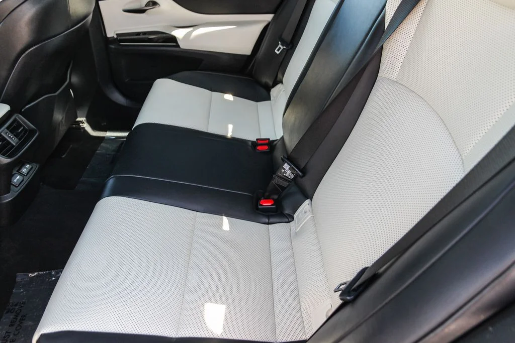 Used 2024 Gray Lexus 300h F SPORT Handling image 20