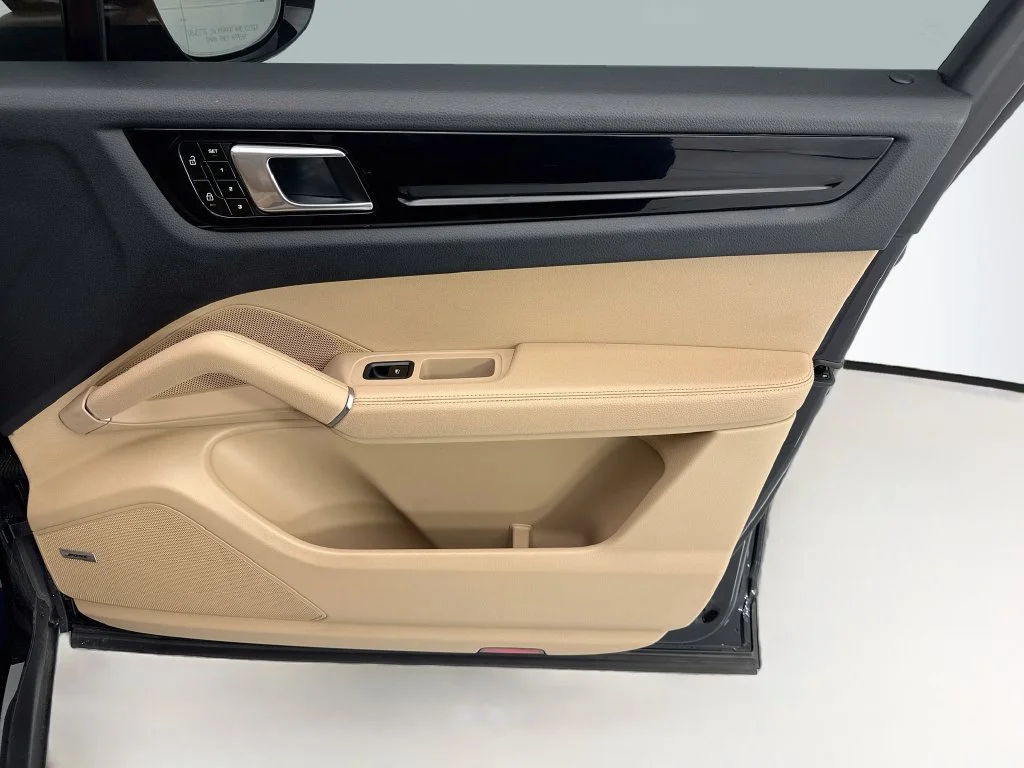 Used 2019  Porsche Base image 24