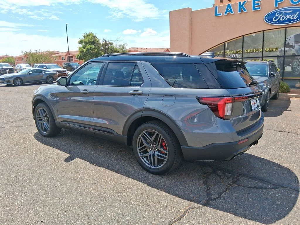 New 2025 Carbonized Gray Metallic Ford ST-Line image 3