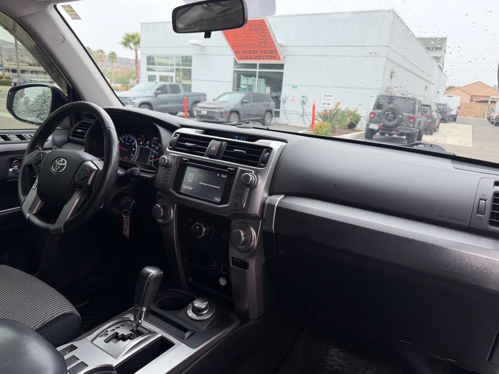 Used 2015 White Toyota SR5 image 19