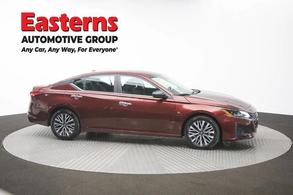 Used 2025 Red Nissan 2.5 SV image 47