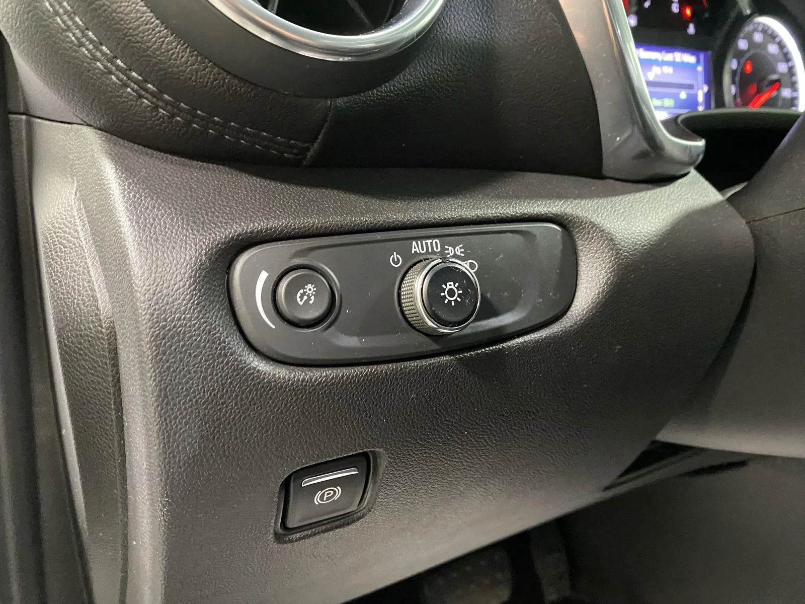 Used 2021 Summit White Chevrolet LT image 19