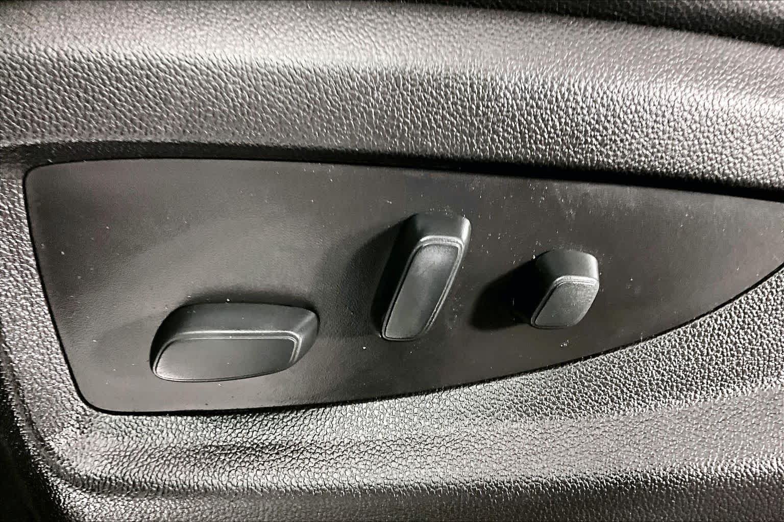 Used 2018 Onyx Black GMC SLT image 28