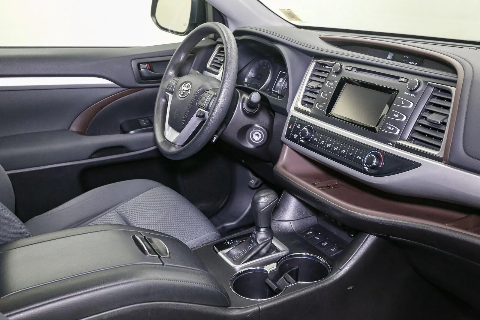 Used 2019 Predawn Gray Mica Toyota LE image 17