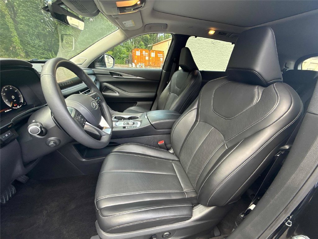 Used 2025 Black INFINITI LUXE image 11