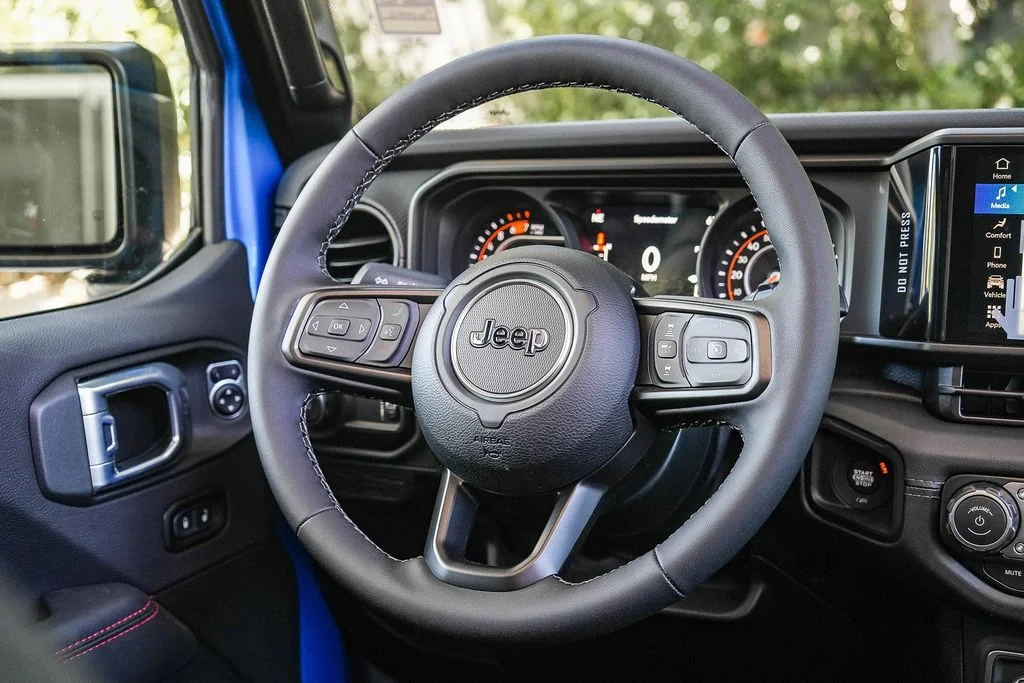 New 2026 Hydro Blue Pearl-Coat Exterior Paint Jeep Rubicon image 14