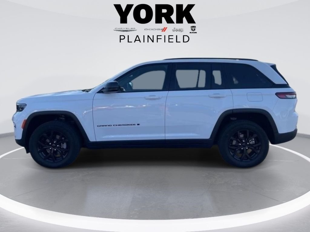 Used 2024 White Jeep Altitude image 2