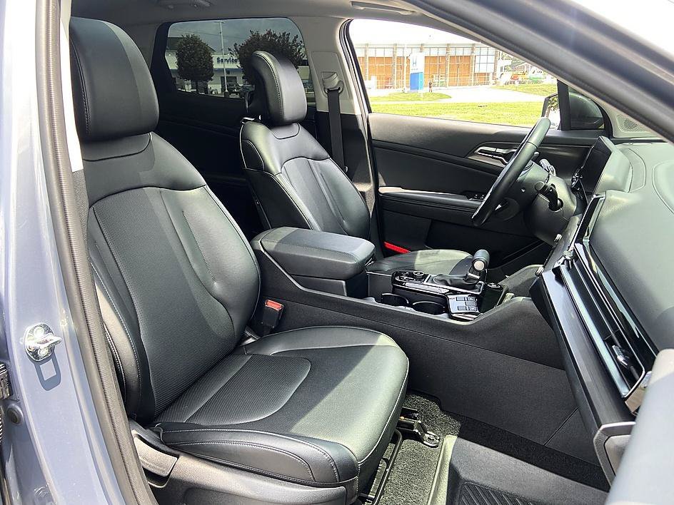 Used 2025 Everlasting Silver Kia EX image 27