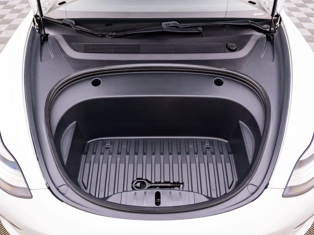 Used 2020 White Tesla Long Range image 35
