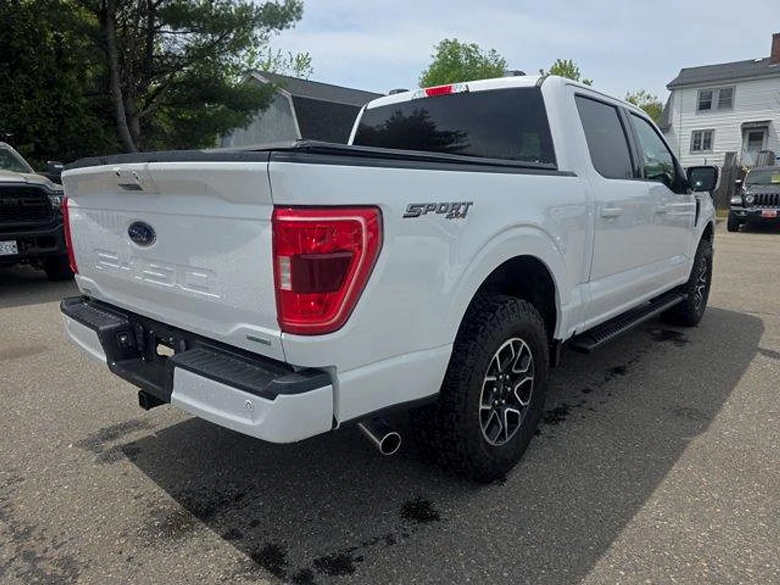 Used 2021 Oxford White Ford XLT image 6