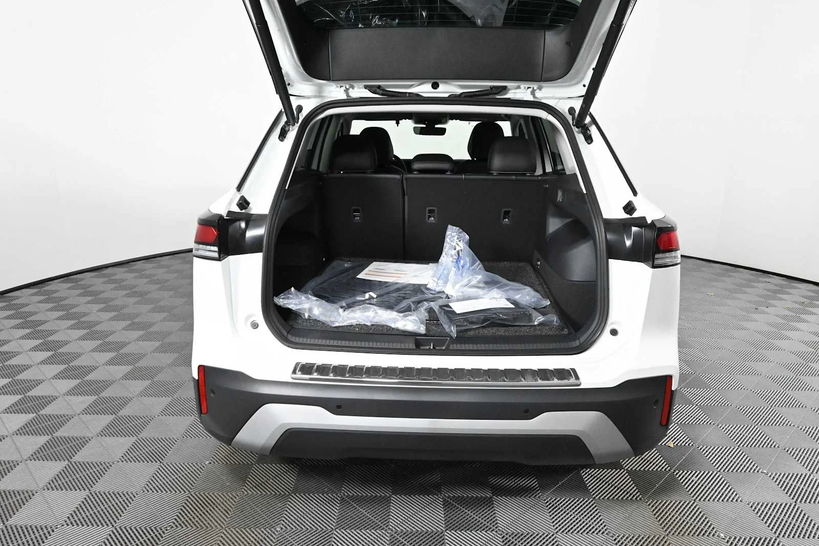 New 2026 Pure White Volkswagen SE image 9