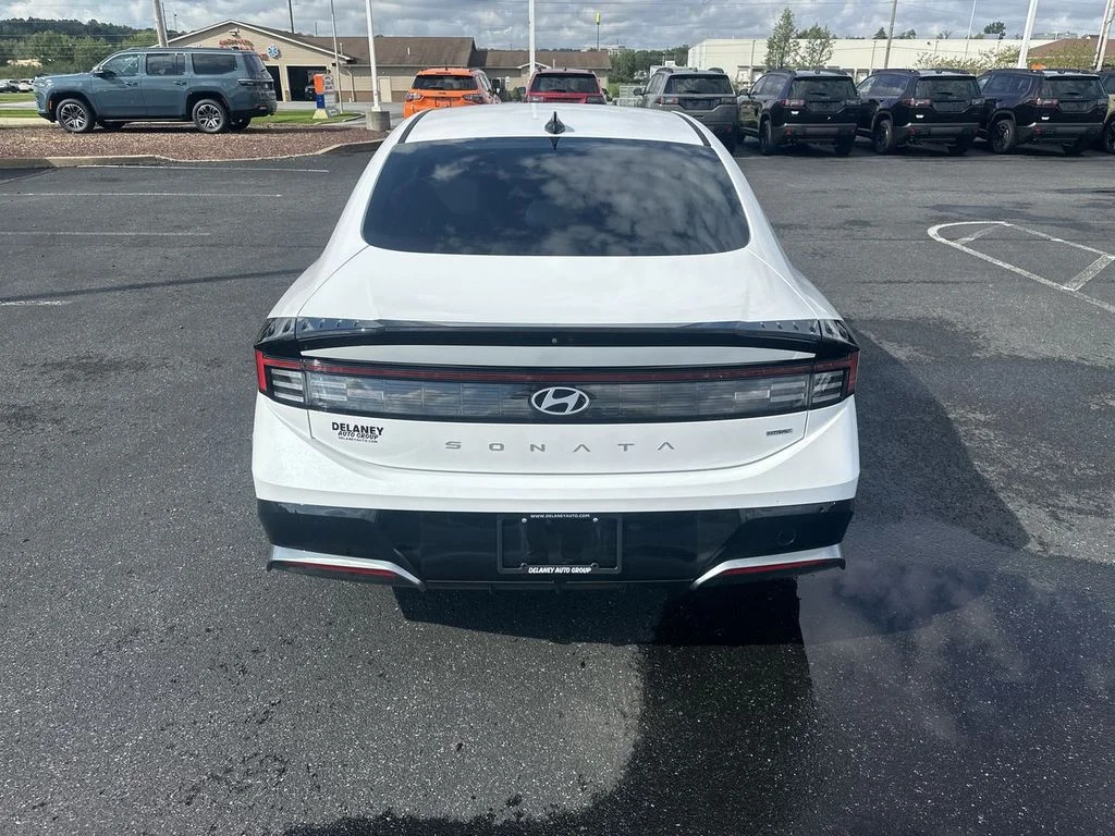 Used 2024 White Hyundai SEL image 7
