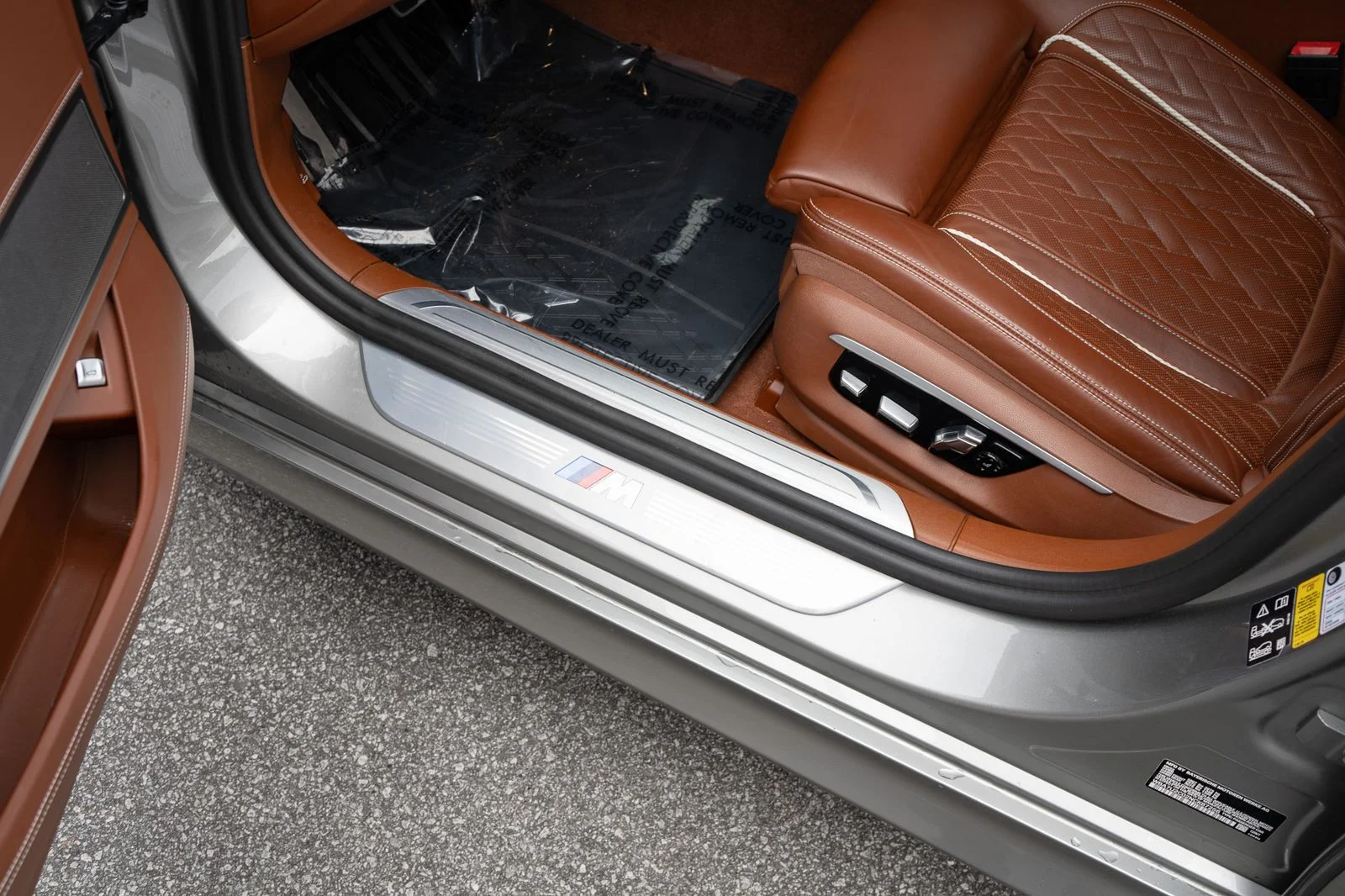 Used 2022 Gray BMW 750i xDrive image 30