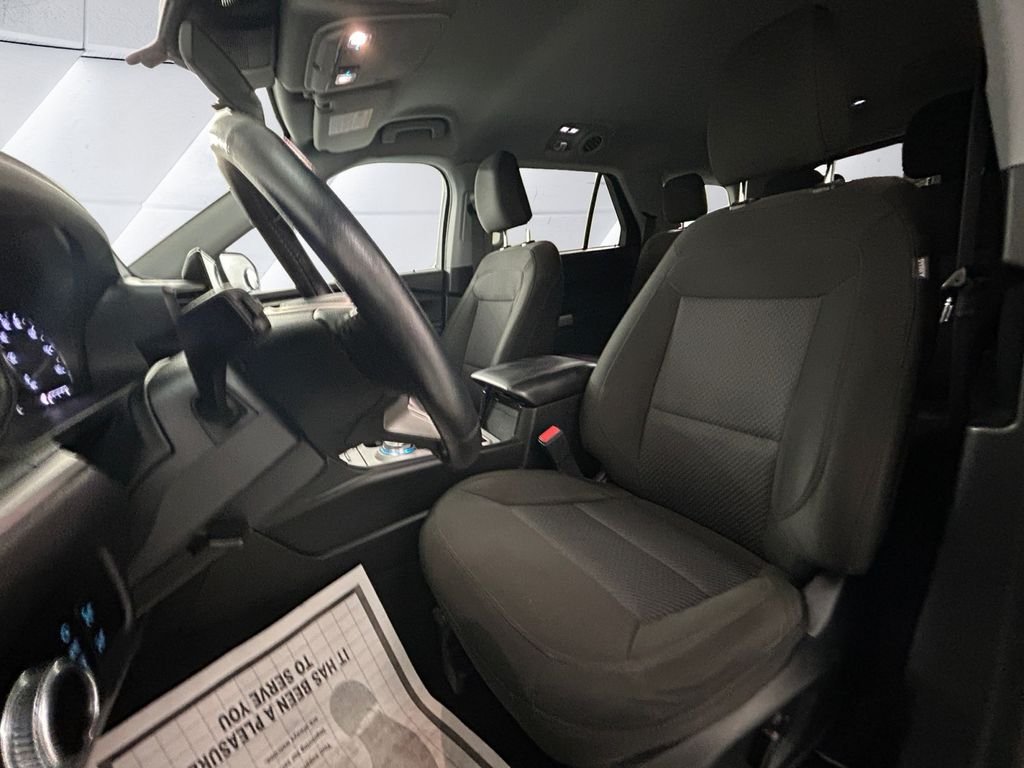 Used 2023 Silver Ford XLT image 8