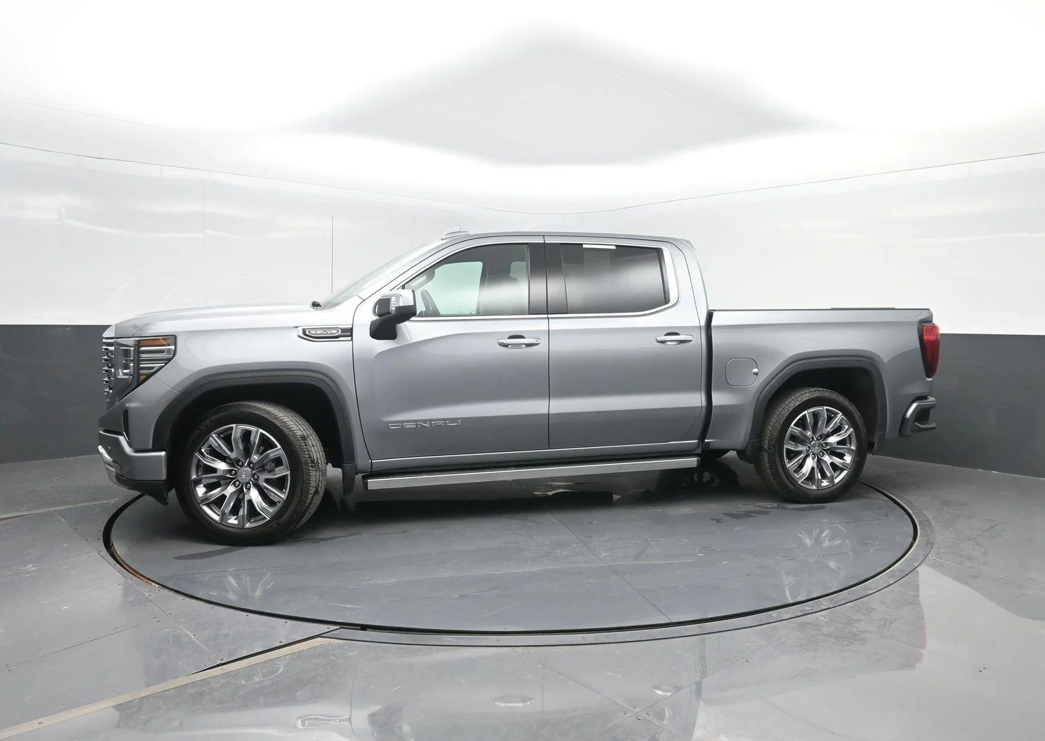 2024 GMC Sierra 4WD Crew Cab Short Box Denali's photo